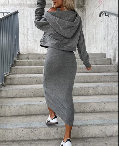 Alina™- Ärmelloses langes Rippenstrickkleid mit tiefem Ausschnitt